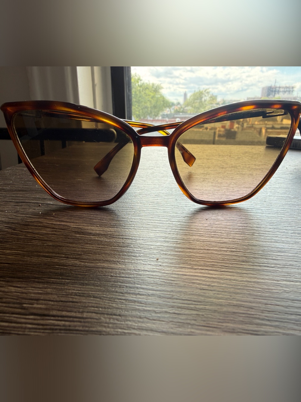Fendi  Sunglasses - Picture 6 of 16